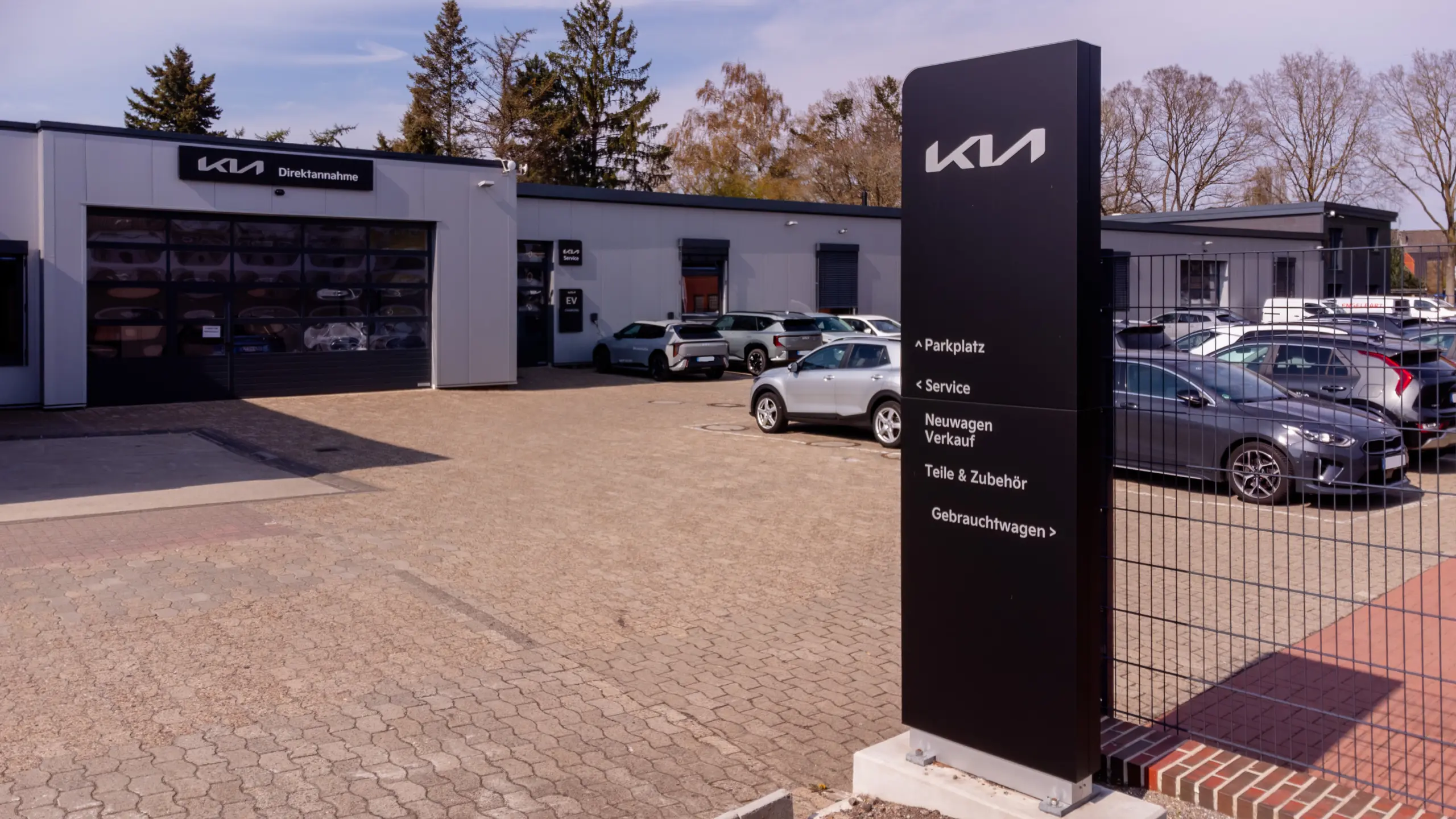 Fassadensanierung einer Werkstatt/Ausstellhalle für das Autohaus Engelbart