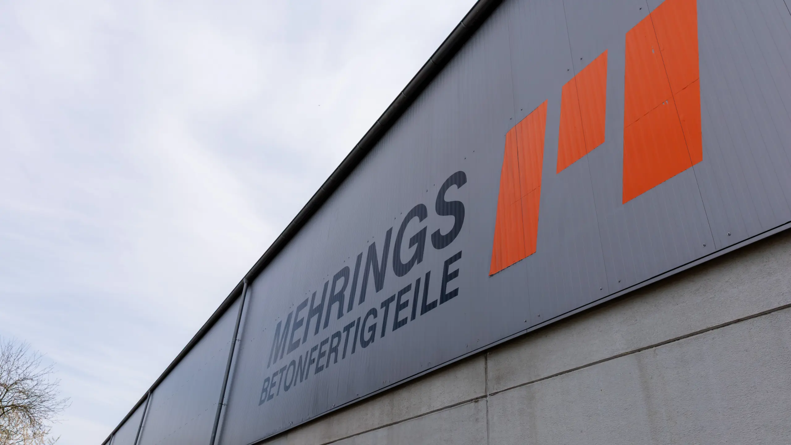 Fassadensanierung einer Produktionshalle für die Ralf Mehrings GmbH